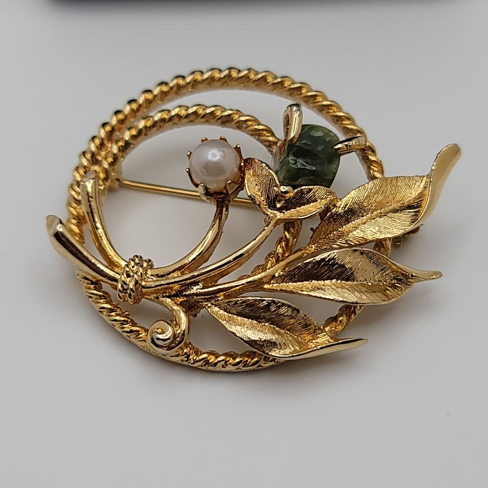 Vintage Sarah Coventry "Jade Garden Brooch" Gold-tone faux Pearl Agate Stone